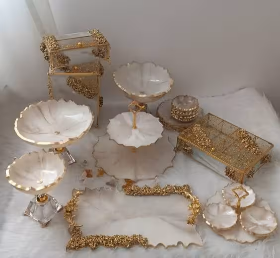 ظروف پذیرایی رزینی سرویس6نفره (هزینه باکس ها مجزا درصورت تمایل)