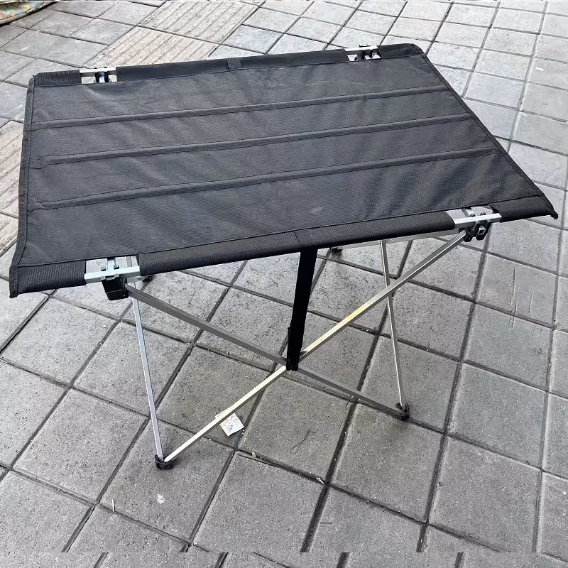 میز تاشو مسافرتی با اسکلت ضربدری و رویه برزنتی تقویت شده  کم جا و سبک کد8 | amazonchi