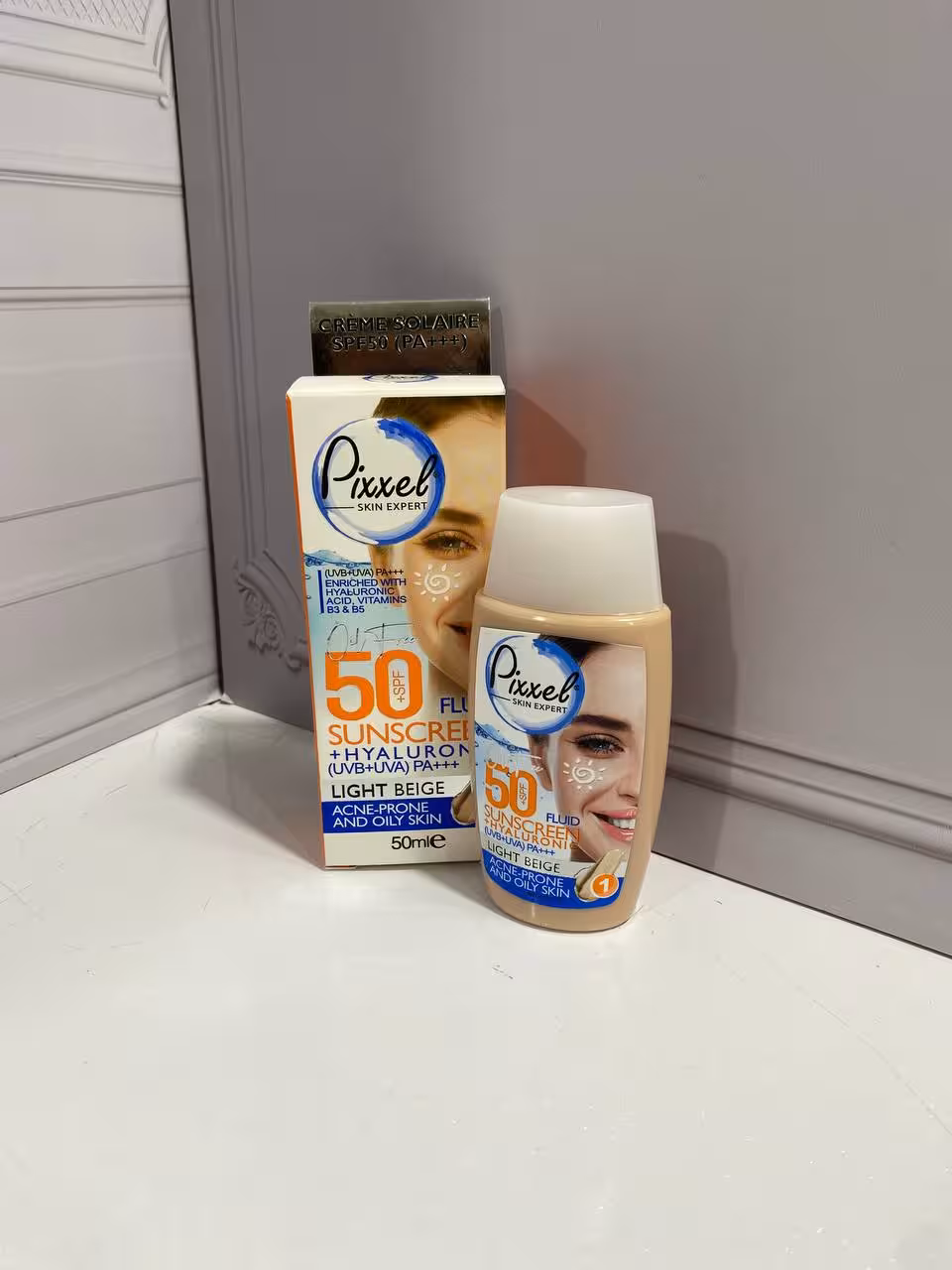 ضدآفتاب رنگی بژ روشن spf50 پیکسل (پوست چرب،جوش دار و مختلط)