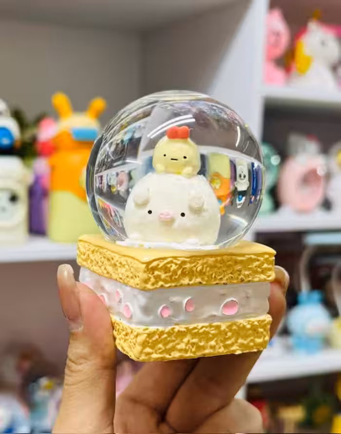 گوی برفی چراغ دار طرح خوک خامه ای