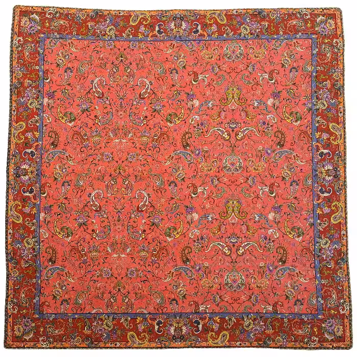 رومیزی مربع ترمه ابریشم کد TRM195 نفیس رنگ قرمز کمرنگ آستر زرشکی لبه مغزی دوزی