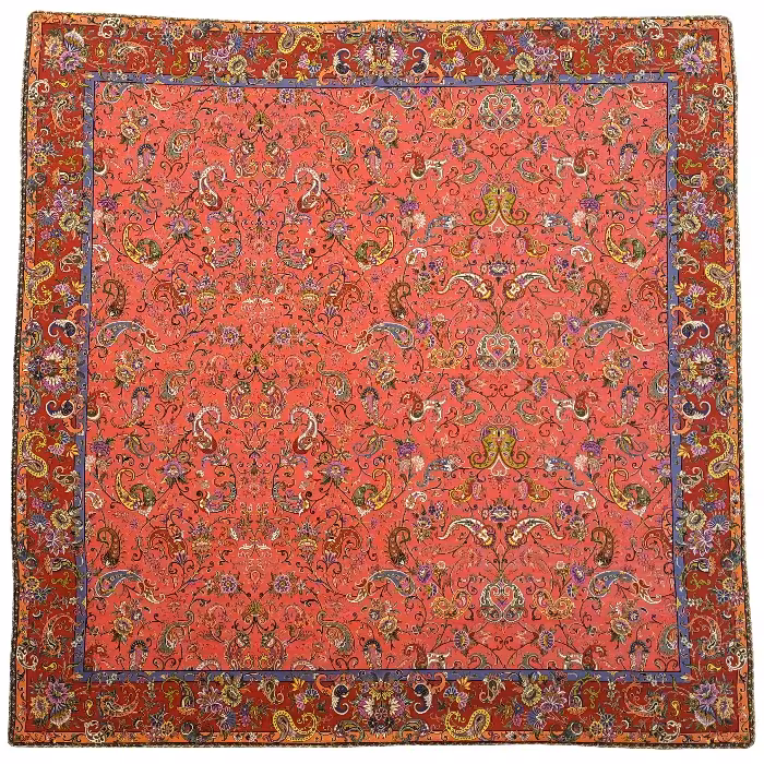 رومیزی مربع ترمه ابریشم کد TRM195 نفیس رنگ قرمز کمرنگ آستر زرشکی لبه مغزی دوزی