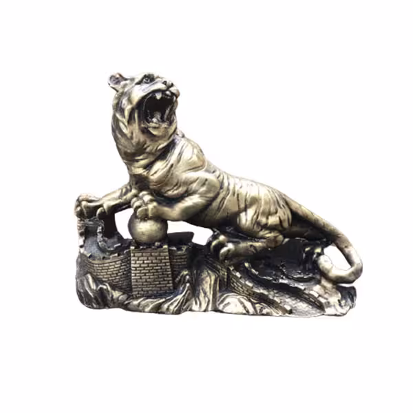 مجسمه مدل ببر و دیوار چین