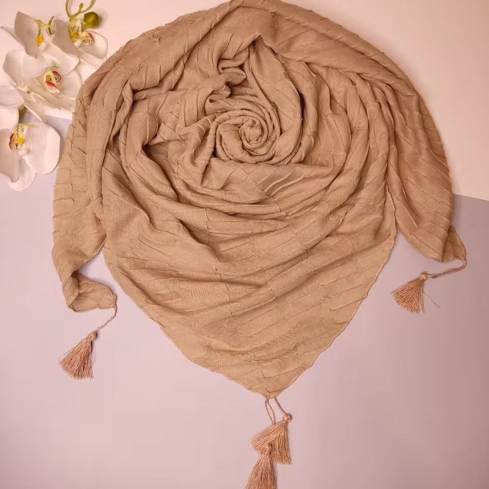 روسری نخ پنبه پلیسه منگوله دار رنگ کرم نسکافه ای قواره 130 ارسال رایگان 