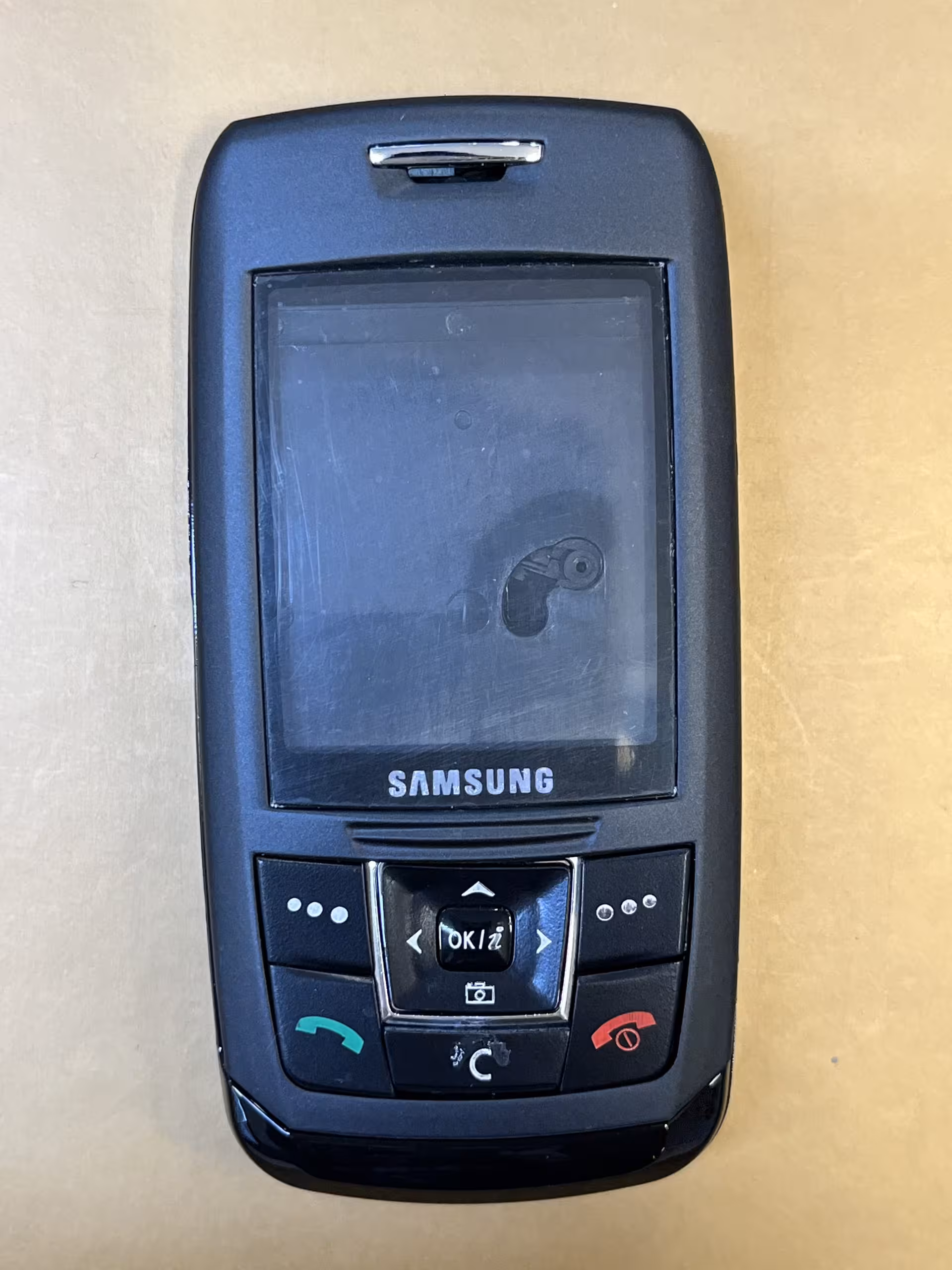 قاب سامسونگ مدل SAMSUNG E250D کیفیت جنس : ساخت کره &#8211; های کپی درجه 1 نو و آکبند ( رنگ مشکی ) کامل با شاسی&#8221;اصالت کالا&#8221;:&#8221;ساخت کره &#8211; های کپی درجه 1&#8243;