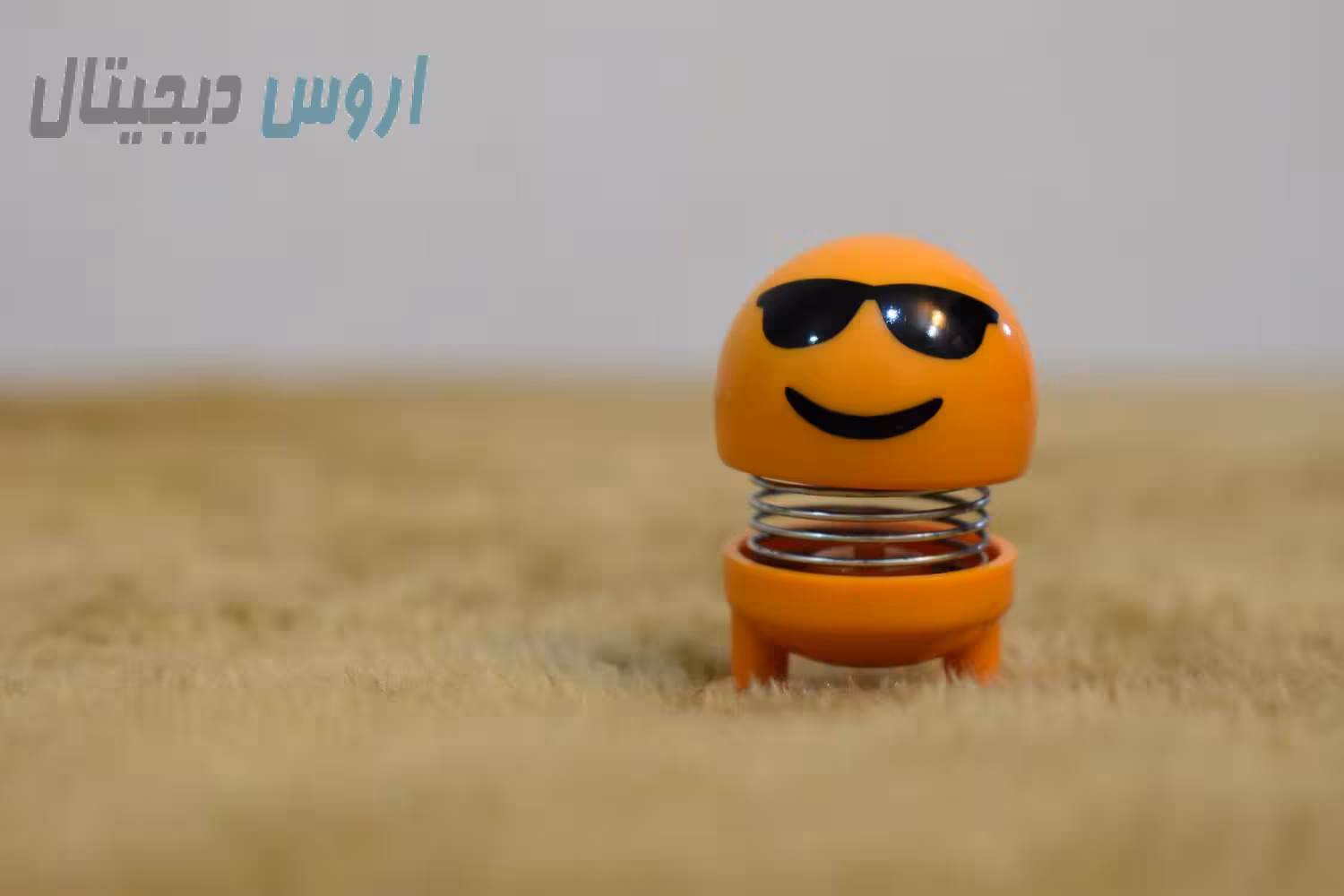 عروسک ایموجی فنردار کوچک مدل C-01