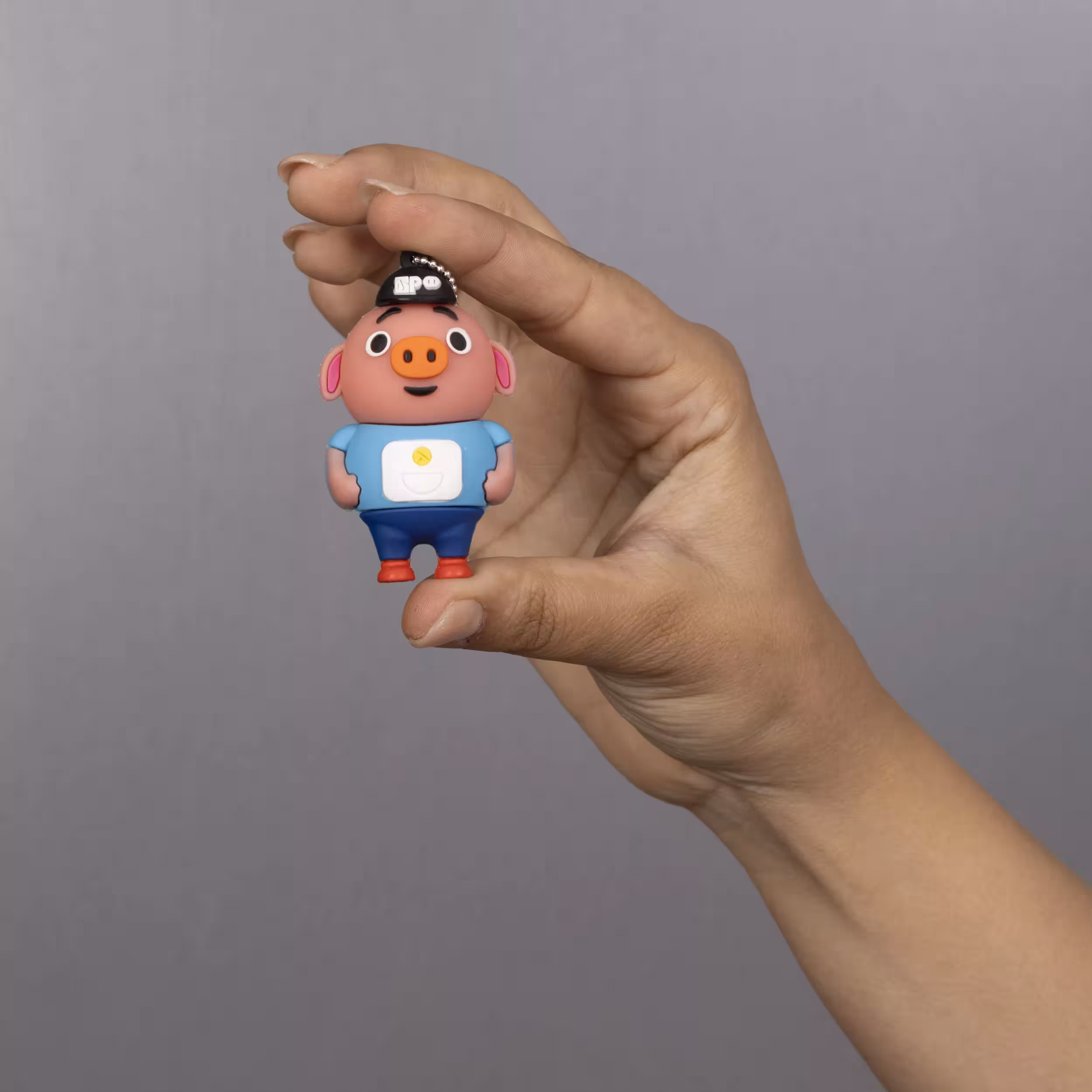 فلش مموری مدل خوک با لباس ورزشی آبی ظرفیت هشت گیگابایت