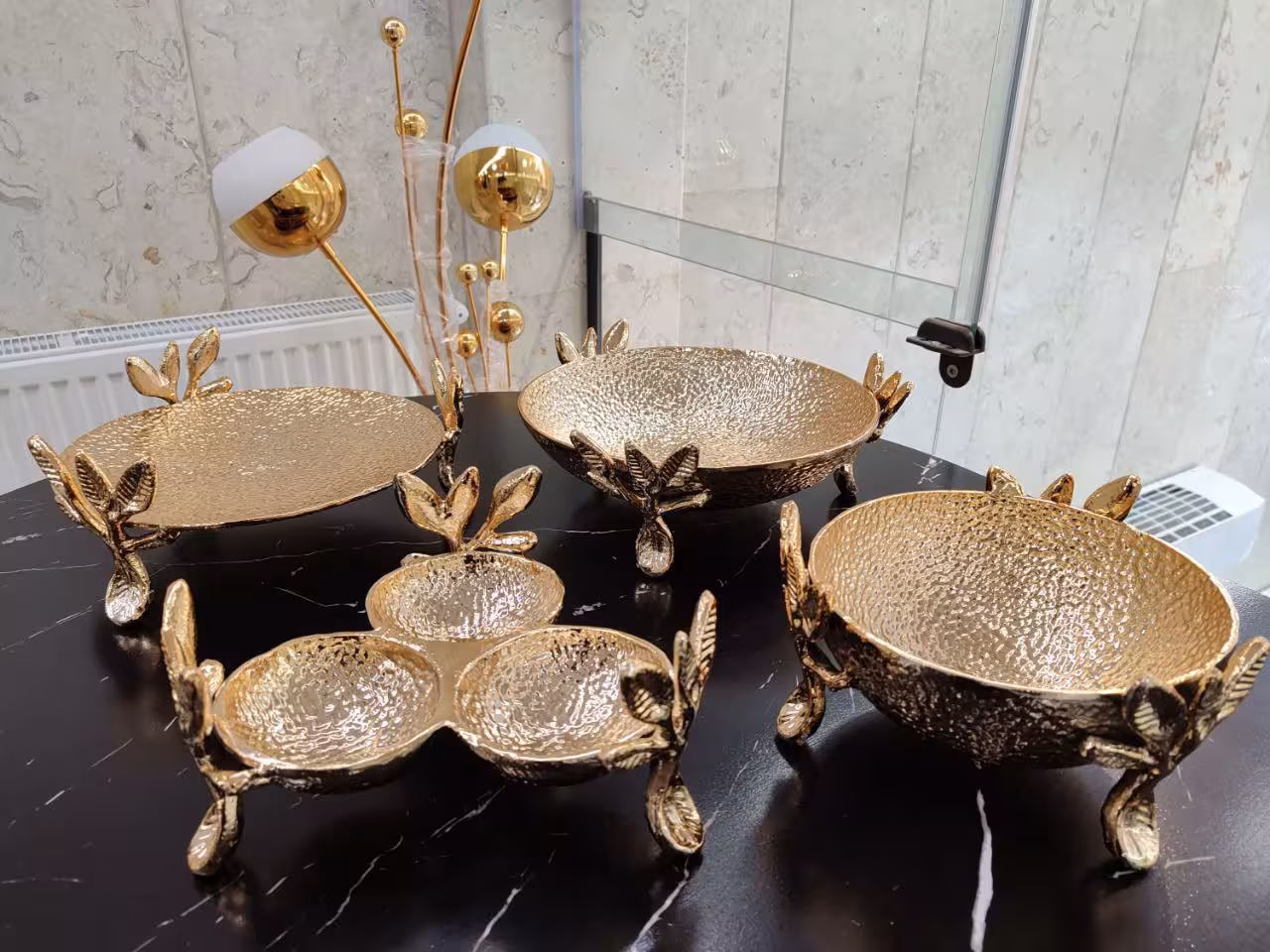 سرویس چهار تیکه پذیرایی المینیومی طرح برگ طلایی