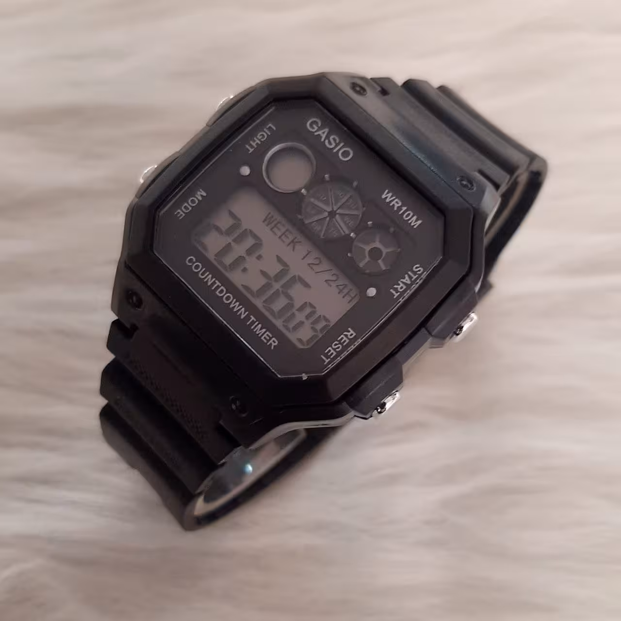 کد محصول: 10794
ساعت مچی اسپرت طرح کاسیو کامپیوتری 
بندمشکی. دارای کرنومتر. چراغ صفحه. تقویم 