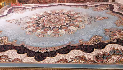 فرش ماشینی زمرد مشهد مدل کیمیا زمینه آبی