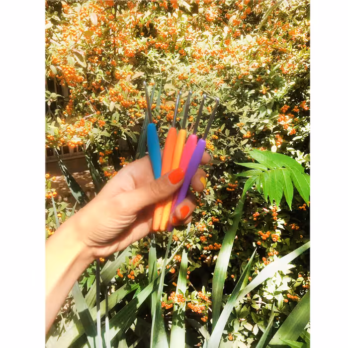 قلاب بافتنی مدل ZHL-3.5 کد 3.5 به همراه 4 عدد سنجاق نشانه گذار بافتنی