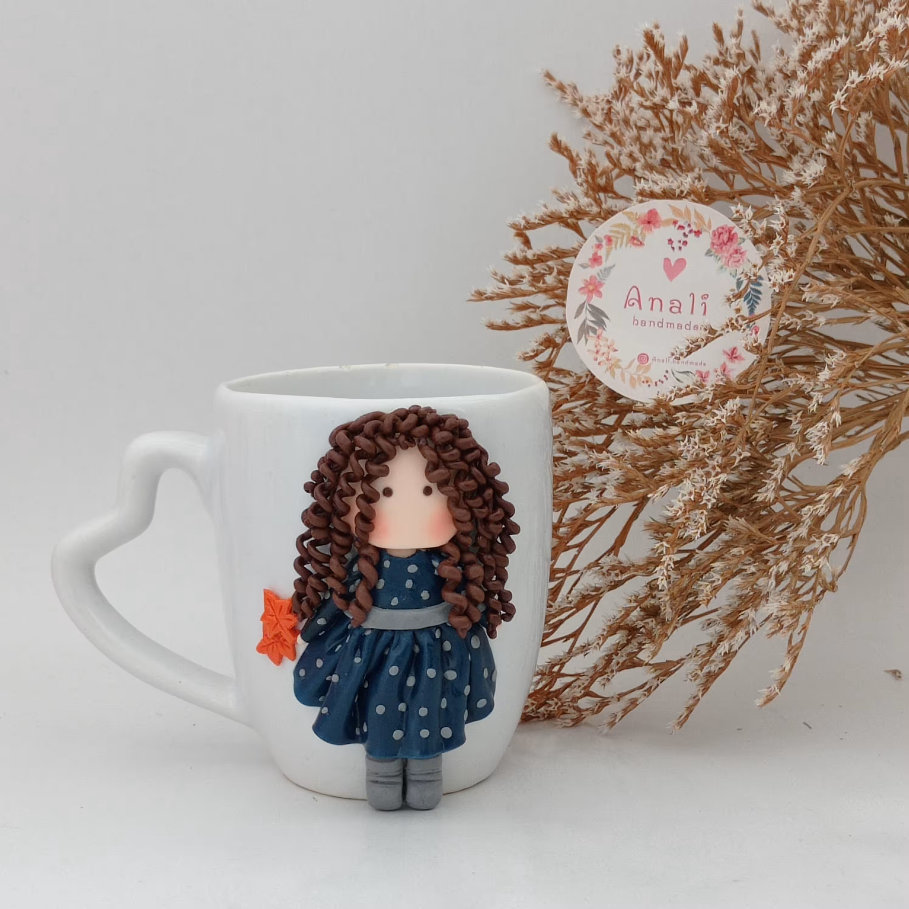 ماگ عروسکی،سرامیکی،طرح برجسته،ماگ دختر مو فرفری