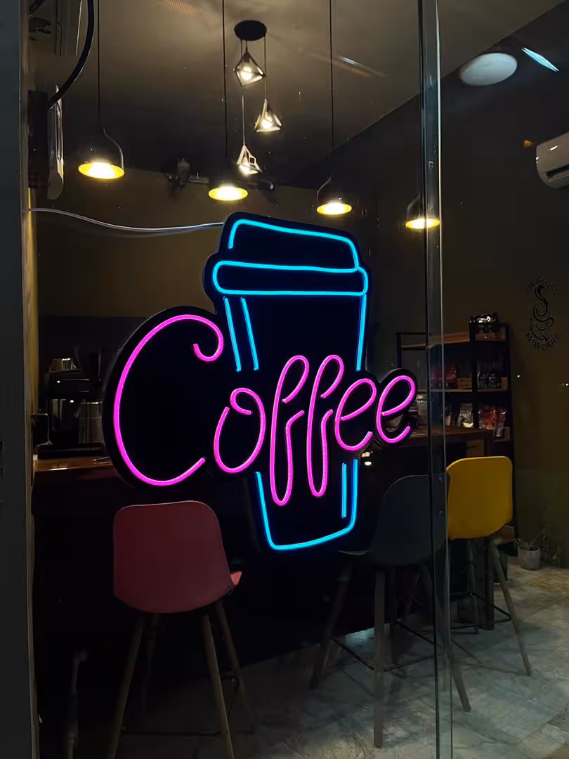 تابلو نئون قهوه کافه طرح ماگ خارجی( نئون کافی شاپ خارجی)