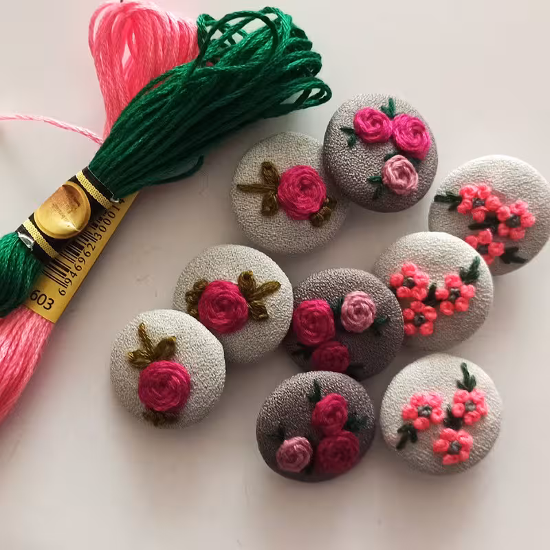 دکمه متوسط گلدوزی شده خاص