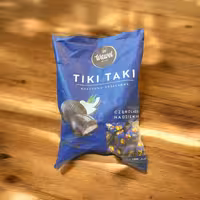 شکلات صدفی تیکی تاکی با مغز کرم نارگیل و کرم بادام زمینی واول