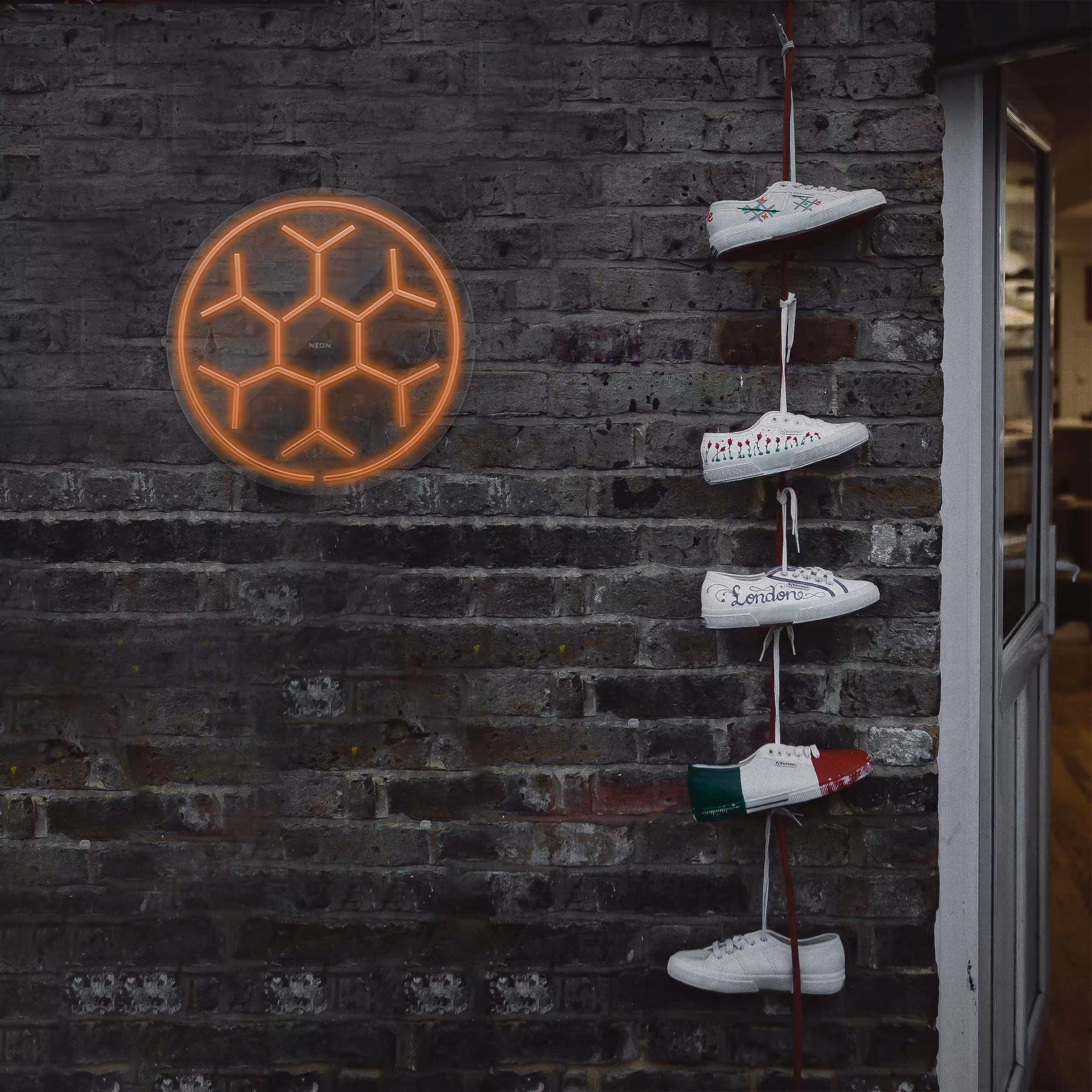 چراغ دیواری نئون دیزاین طرح Soccer-Ball-GL_ORG