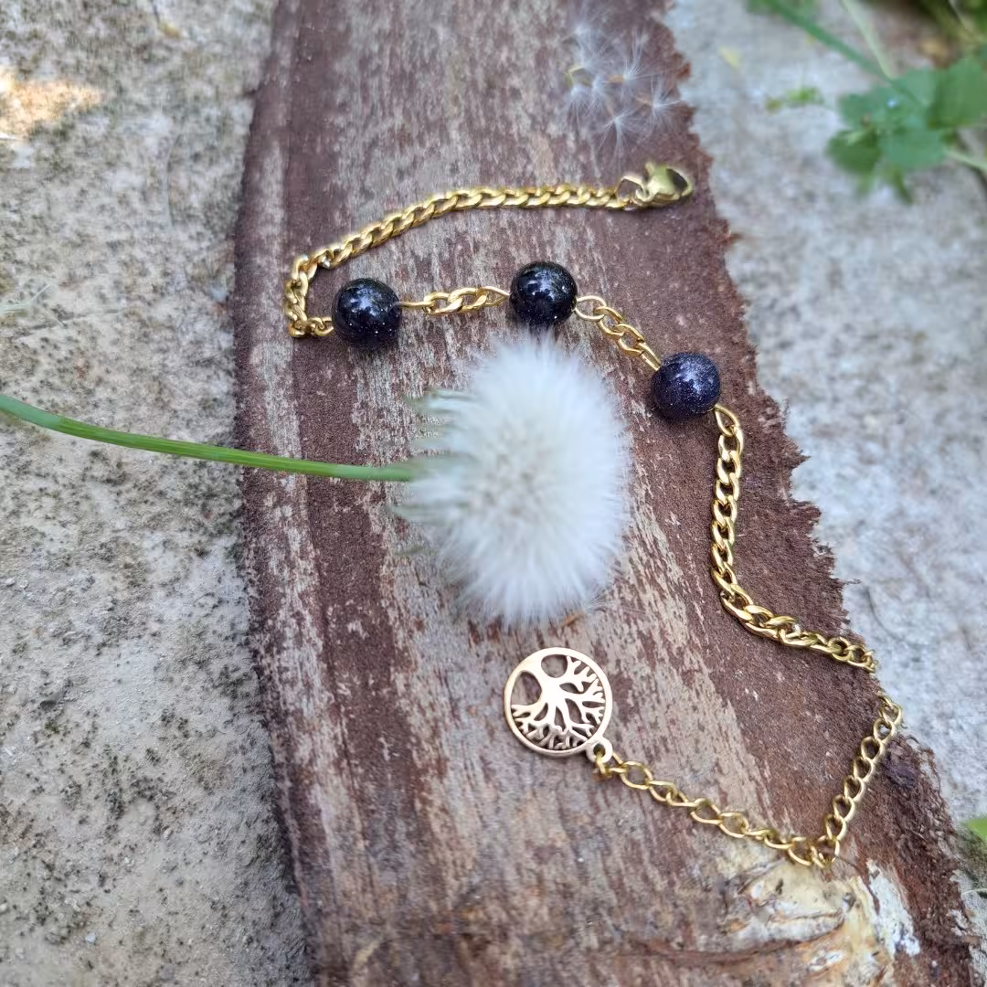 دستبند تمام استیل طلایی کارتیر با سنگ دلربا سرمه ای