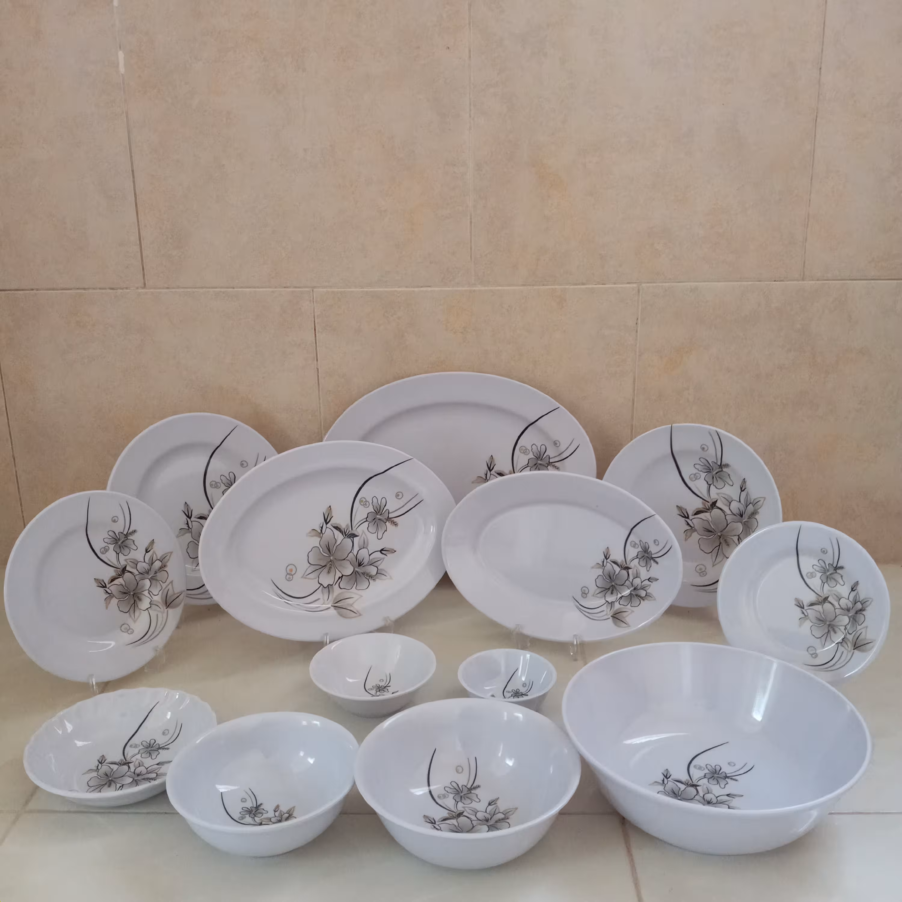 ملامین 53 پارچه 6 نفره مارک سپید یزد دارای استاندارد جنس درجه یک تولید کارخانه یزد جنس بسیار عالی طرح نقره ای