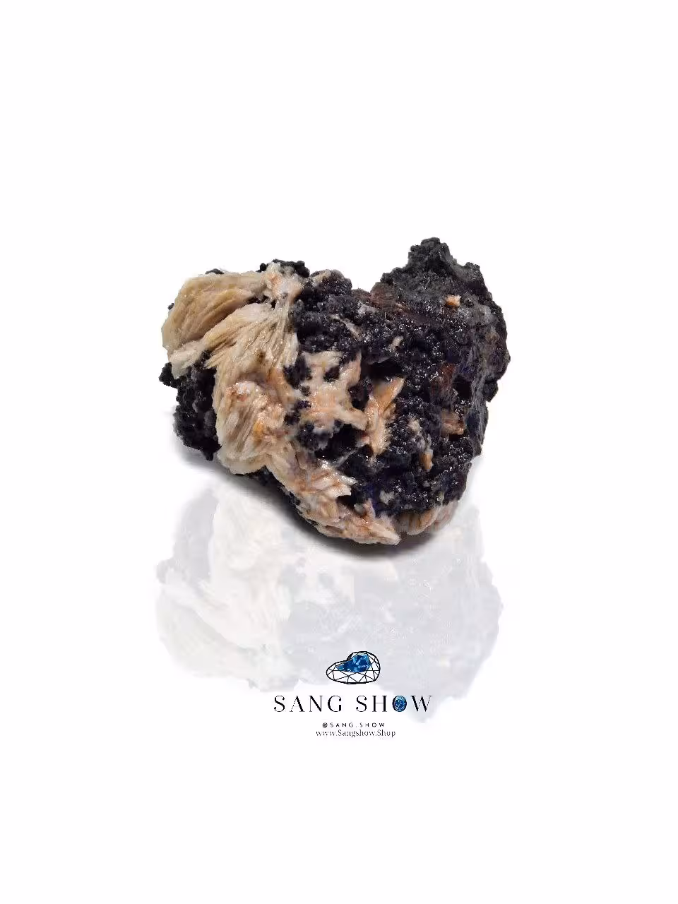 سنگ باریت سفید روی بستر کلسیت دودی نمونه زیبا و معدنی S956