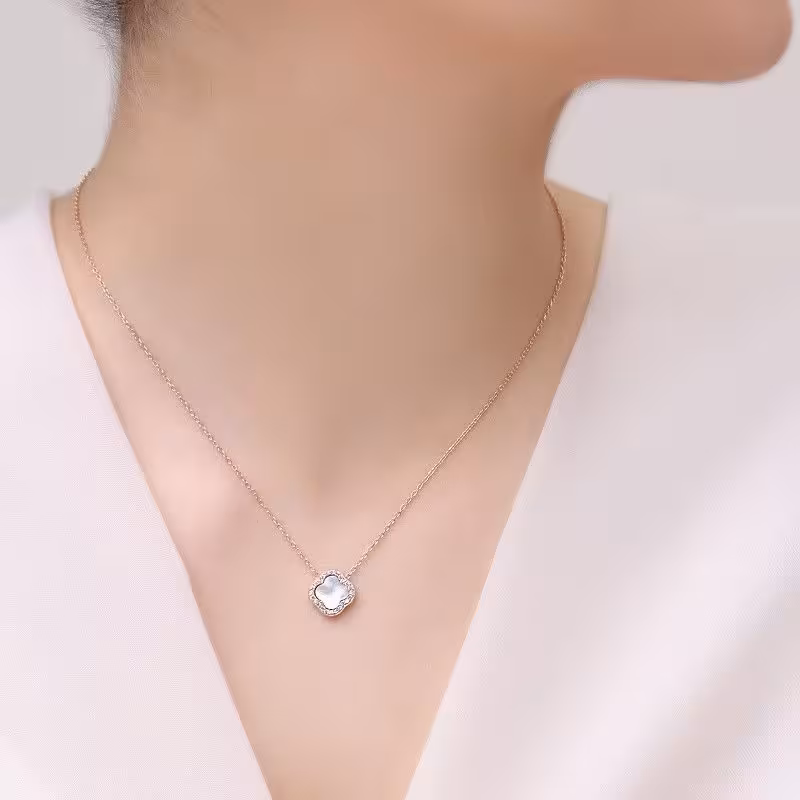 گردنبند نقره زنانه با نگین مشکی و سفید مدل KEC R8 R