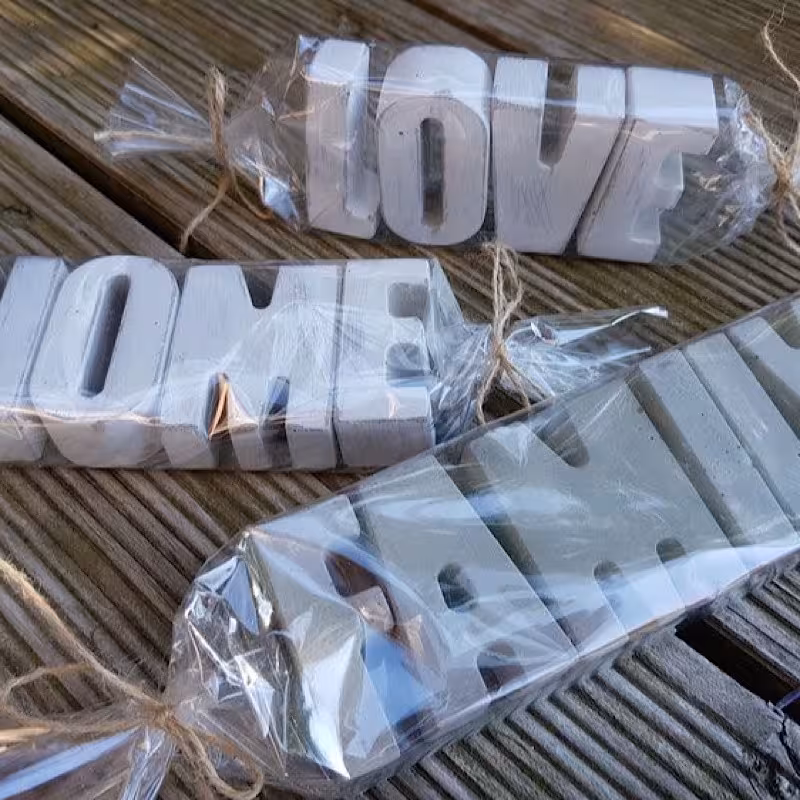 حروف ساده بتنی سفید