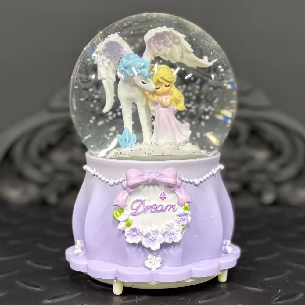 گوی برفی طرح دختر و اسب بالدار