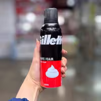 فوم اصلاح ژیلت (GILLETTE) به رنگ قرمز، مناسب انواع پوست با حجم 200 میلی‌لیتر