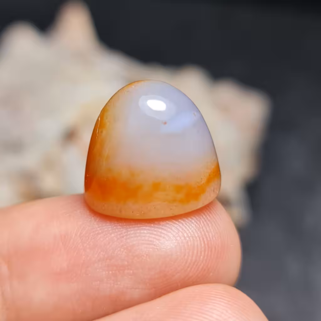 نگین فوق العاده زیبای سنگ صد درصد طبیعی عقیق بسیار خاص خراسانی اصل معدنی
کد  27271
