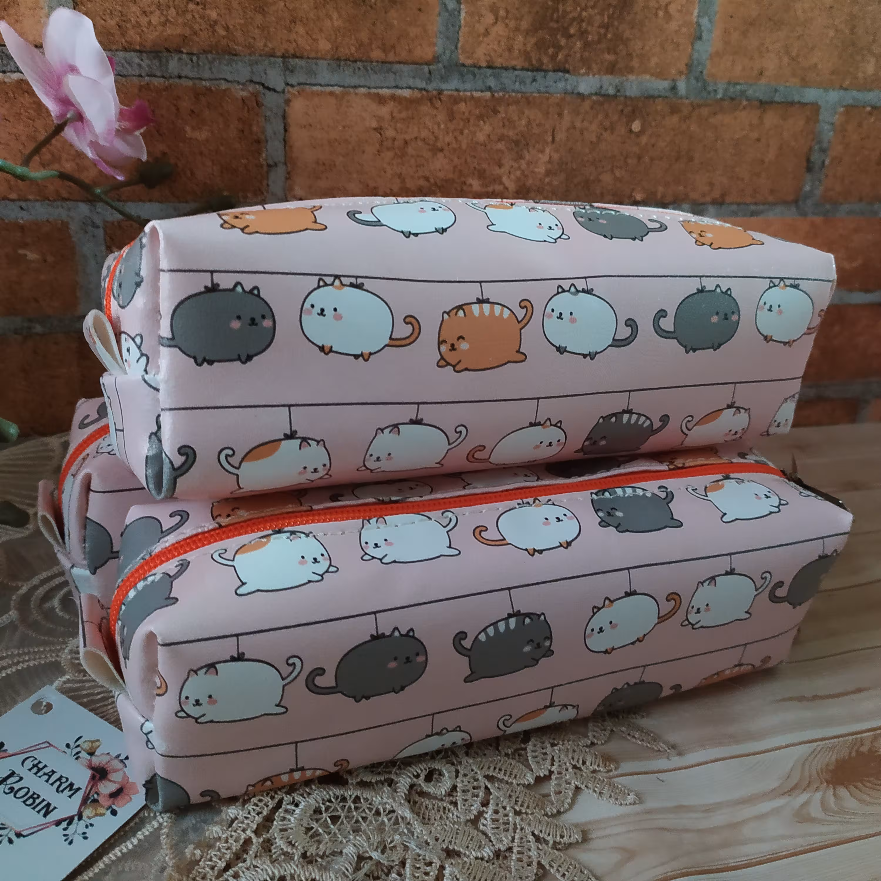 جامدادی تک زیپ  چرم فانتزی   با طرح گربه های کپل جامدادی با تنوع بالای30 طرح مناسب هدیه