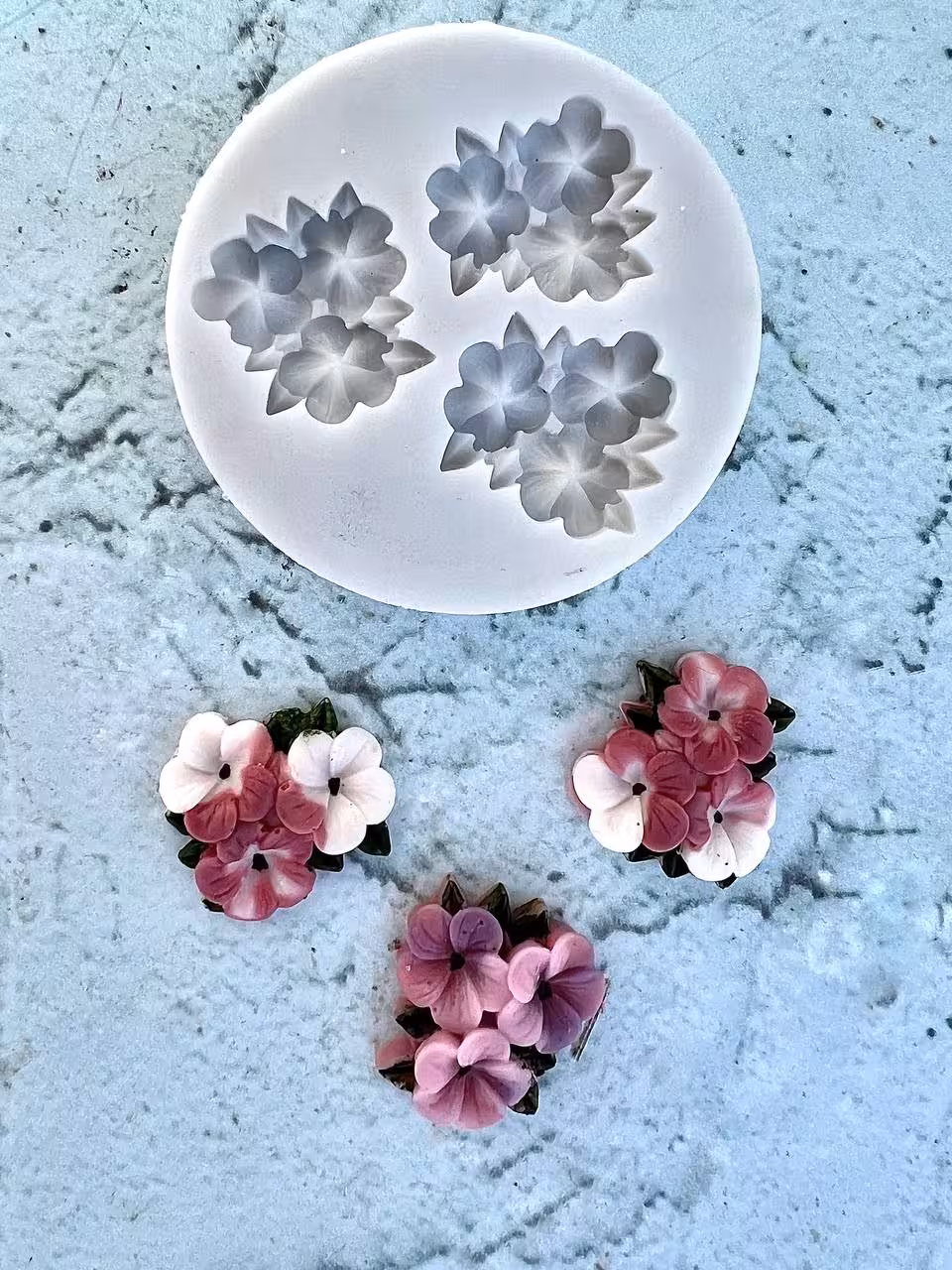 مولد فوندانتی سه شکوفه سیب سه سانتی