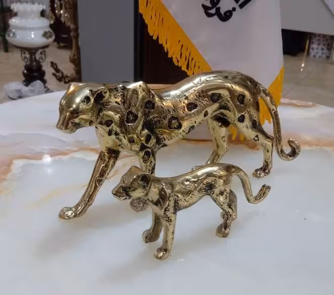 مجسمه برنزی یوزپلنگ بزرگ