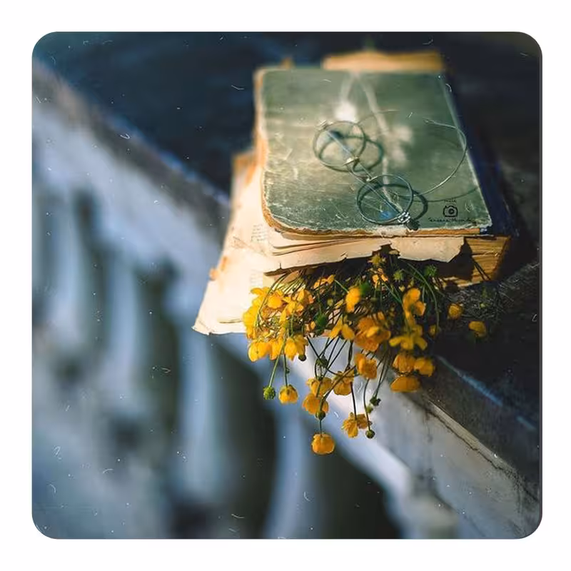 مگنت طرح کتاب و گل و عینک کد wmg3925