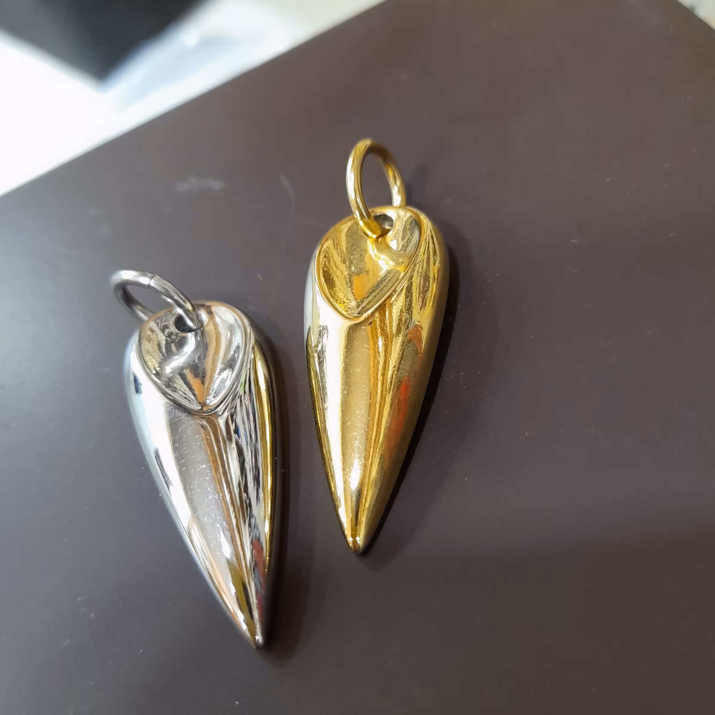 گردنبند اشکی استیل رنگ ثابت بدون زنجیر 60هزارتومان با زنجیر 100هزارتومان