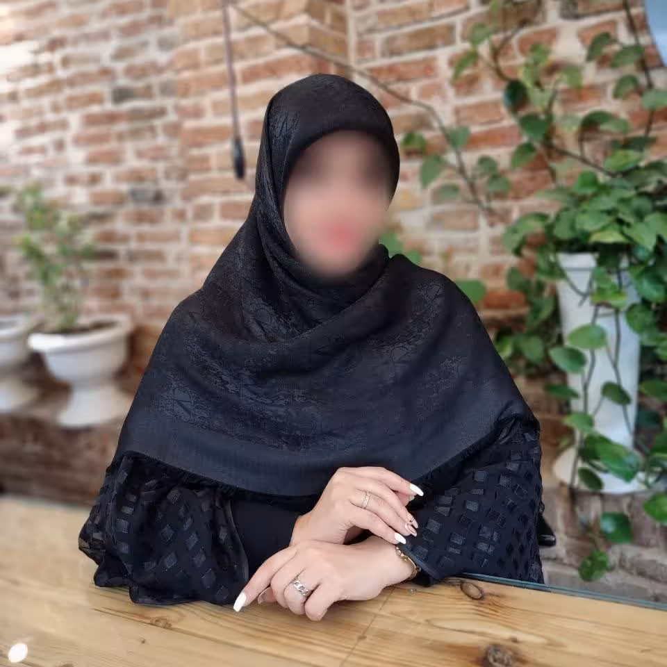 روسری نخ ابریشم ژاکارد دو رو
ریشه پرزی کیفیت بی نظیر و متفاوت
سُر نمیباشد
قواره 120
وارداتی درجه یک