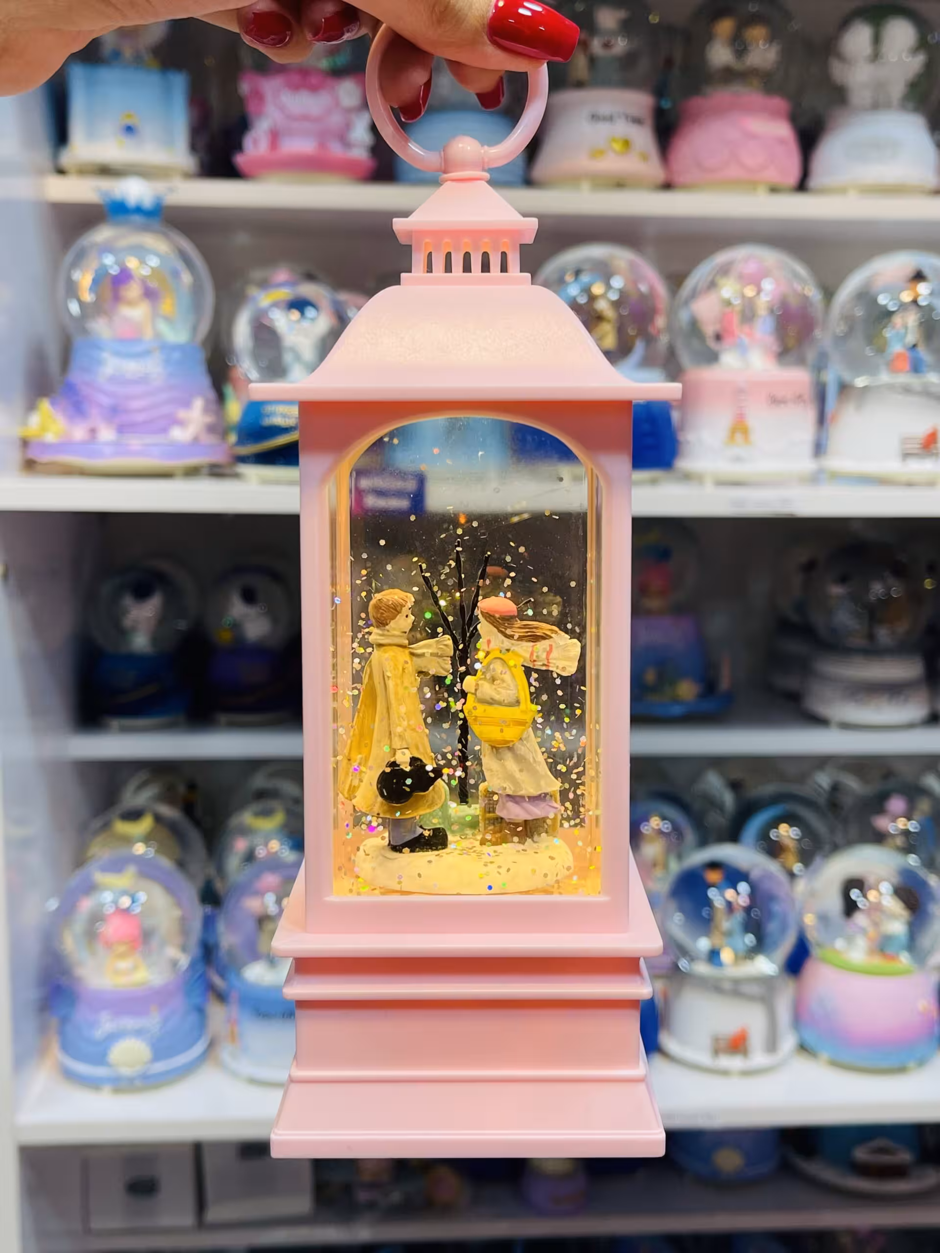 فانوس موزیکال دیدار دختر پسر کنار درخت (عاشقانه)