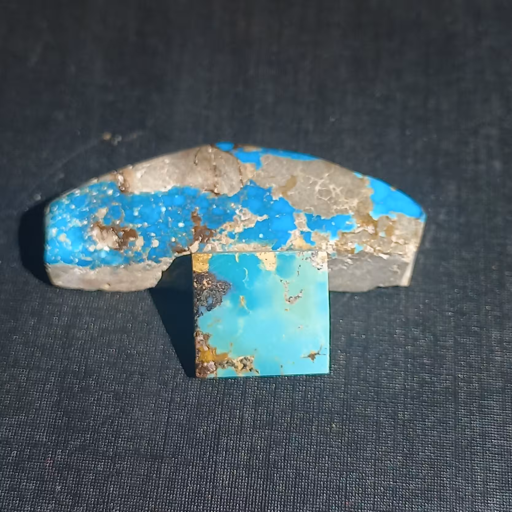 فیروزه نیشابور اصل و معدنی  تراش مربعی مناسب انگشتر و دستبند