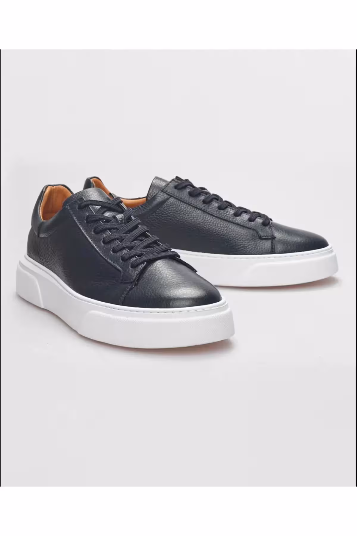 کفش روزمره مردانه فوق العاده راحت با رویه چرم طبیعی رنگ سرمه‌ای  – 6377