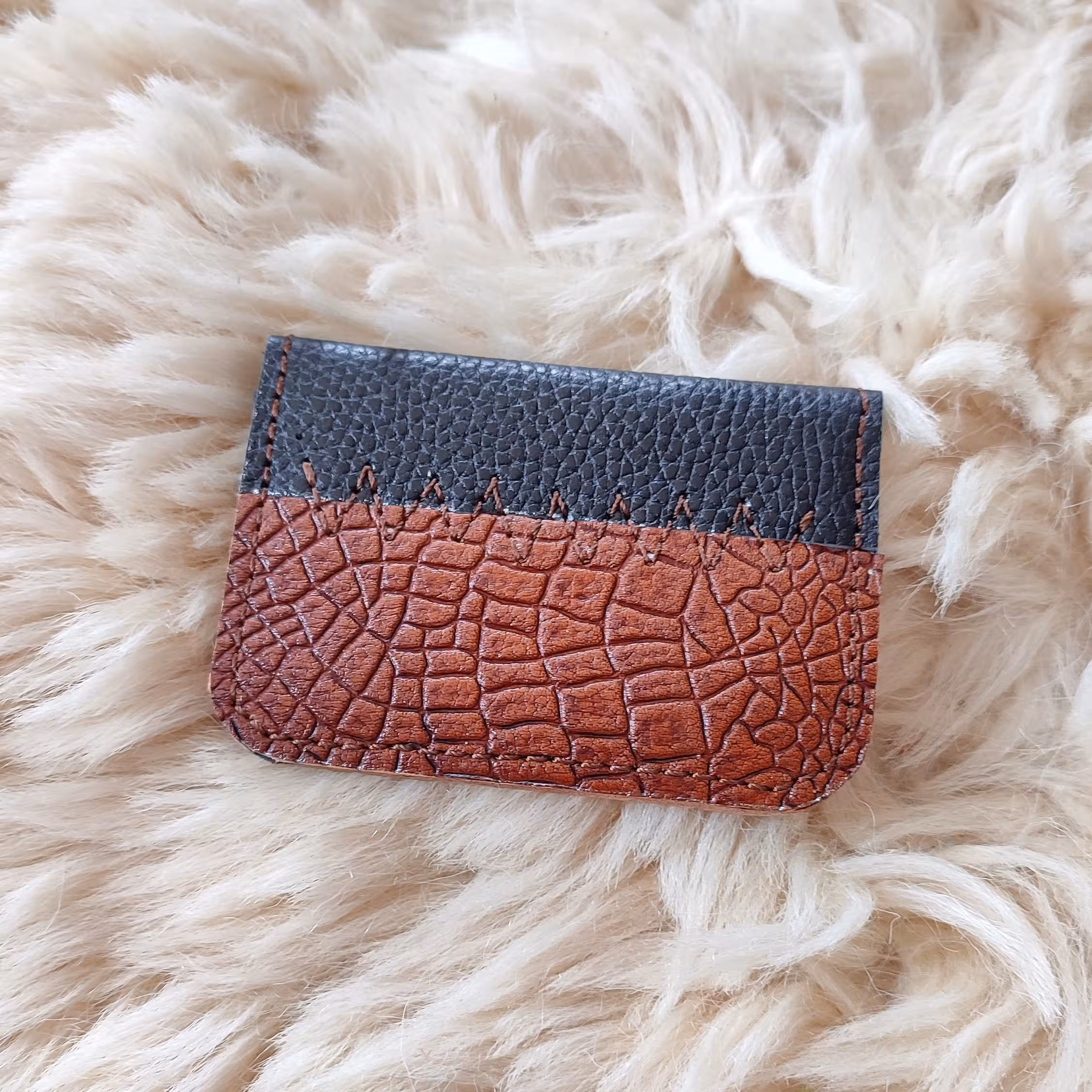 کیف جا کارتی چرم طبیعی چرخدوز در رنگ های مختلف و طرح های متنوع 