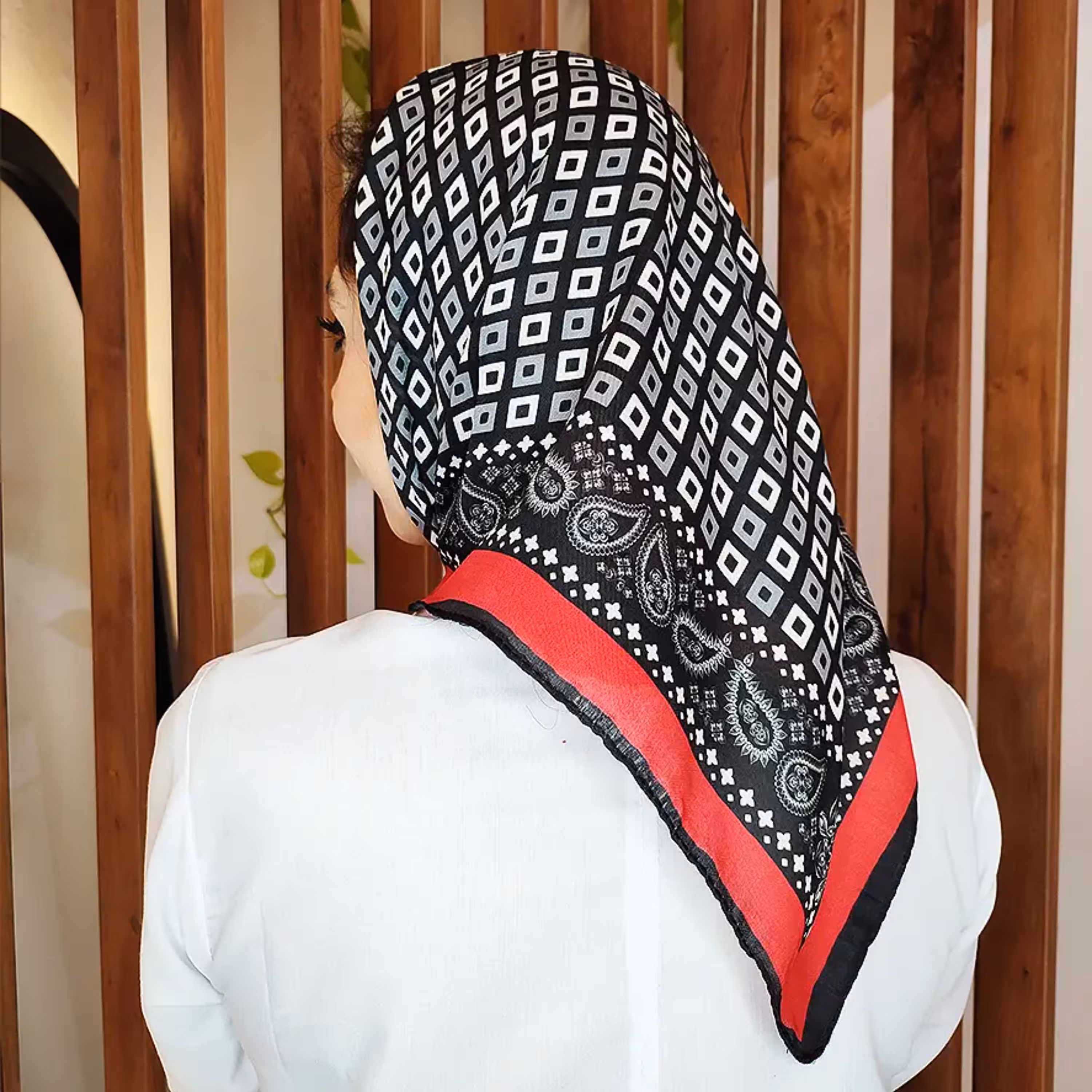 مینی اسکارف طرح هندسی حاشیه ترمه طوسی کد 3021