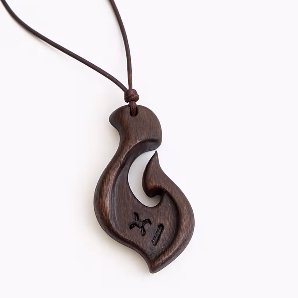 گردنبند قلاب ماهیگیری چوبی ابوموسی