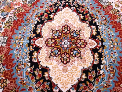 فرش ماشینی زمرد مشهد مدل یاس زمینه آبی