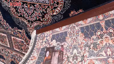 فرش ماشینی زمرد مشهد مدل حوض نقره زمینه سورمه ای