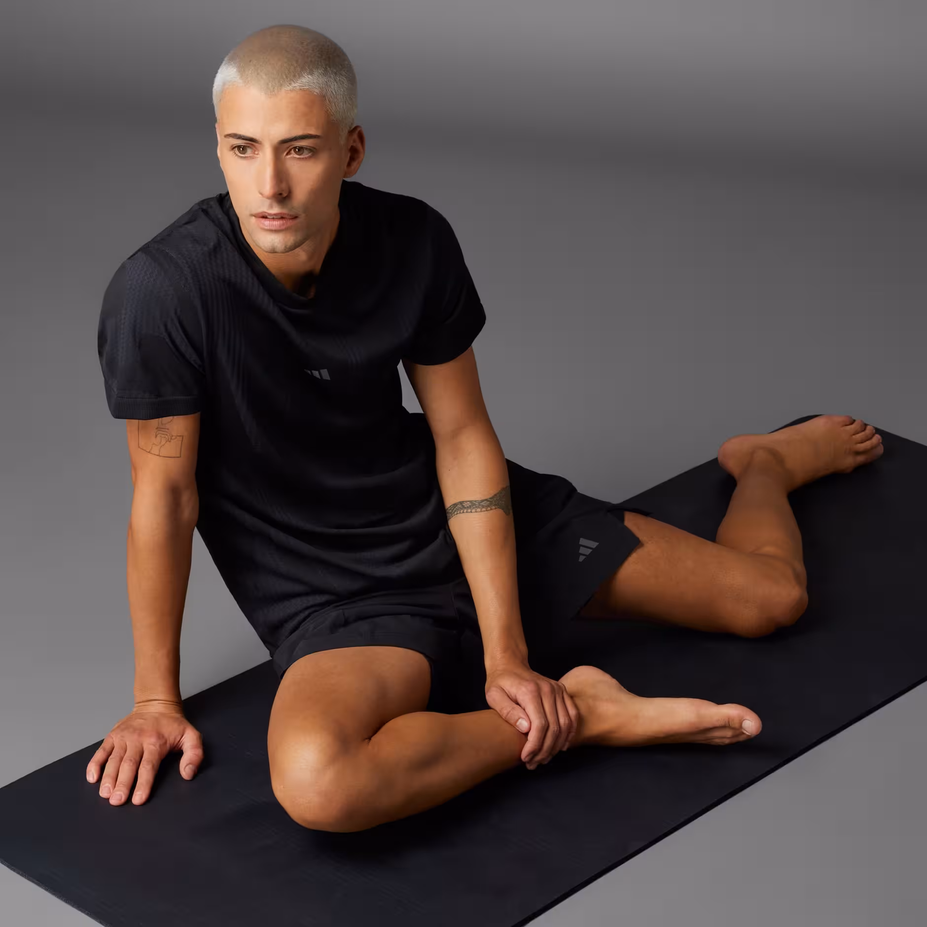 تیشرت یوگا مشکی مردانه آدیداس اورجینال | IL7141