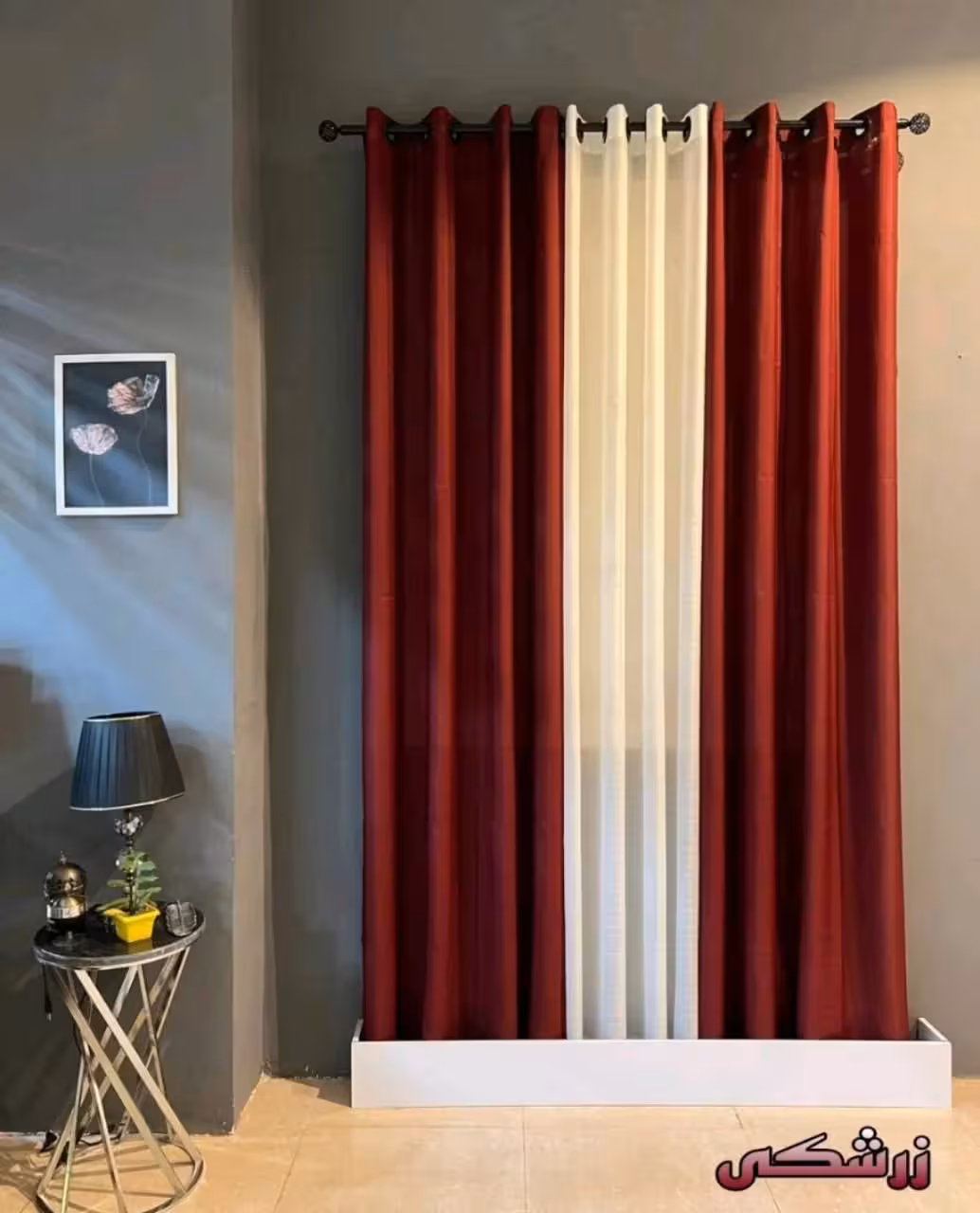 پرده پانچی حریر بافت دار سفید و زرشکی (عرض 2 متر)