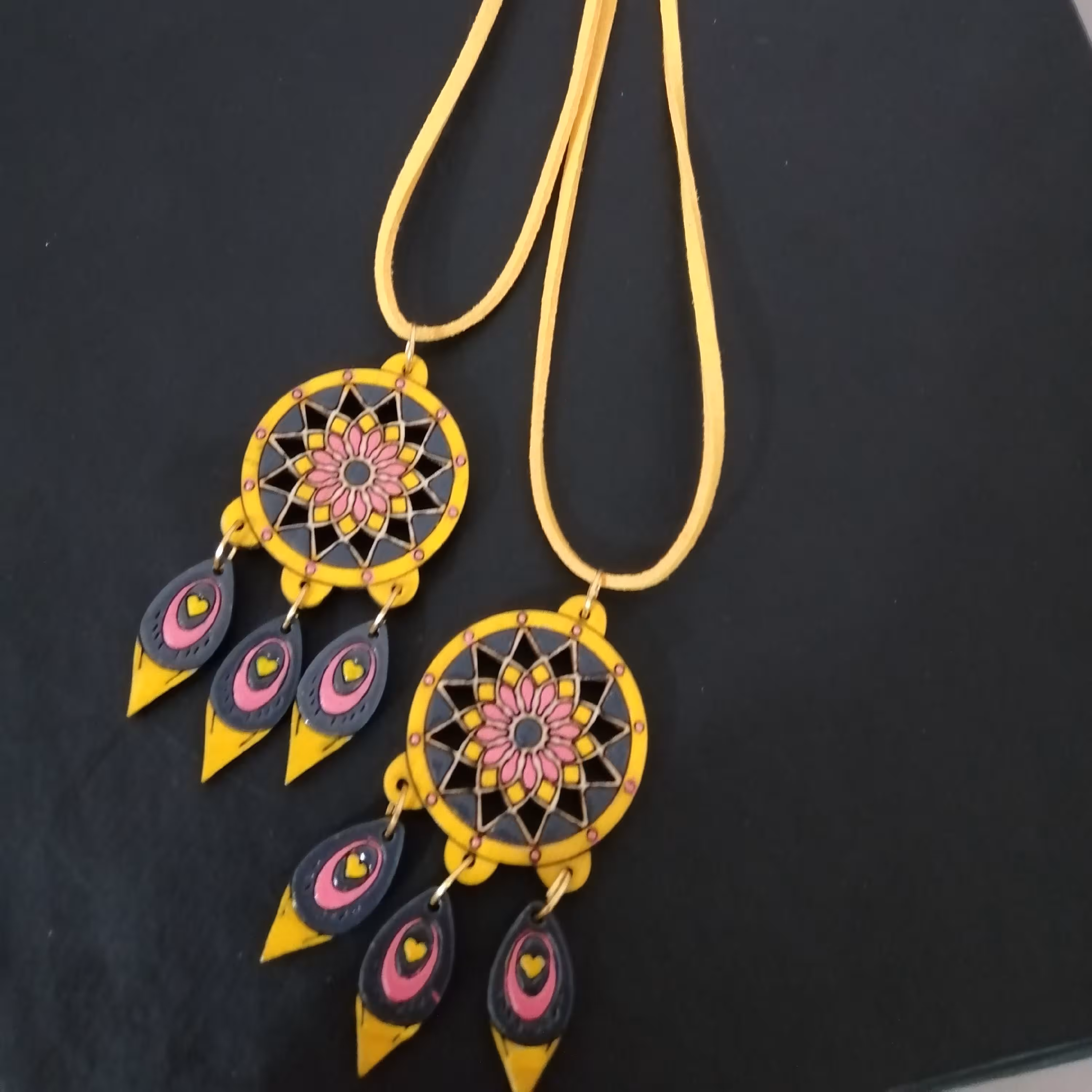 گردنبند دریم کچر چوبی زرد