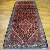 فرش دستباف صالح آباد طرح 3 ترنج سایز كناره رنگ زمینه سرمه اي رنگ حاشیه كرم کد 39181