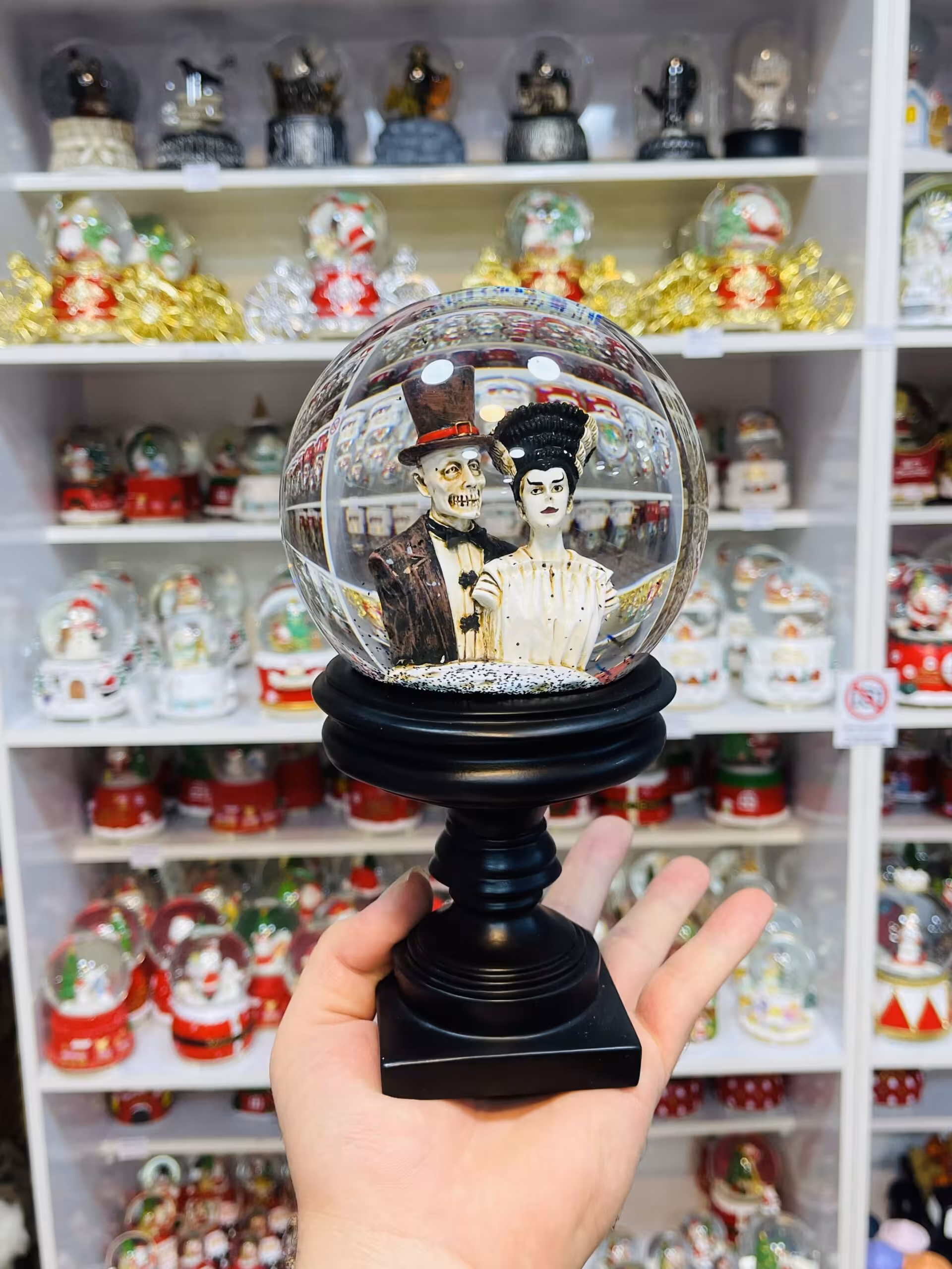 گوی کلکسیونی هالووین خانم و آقا (پایه دار)