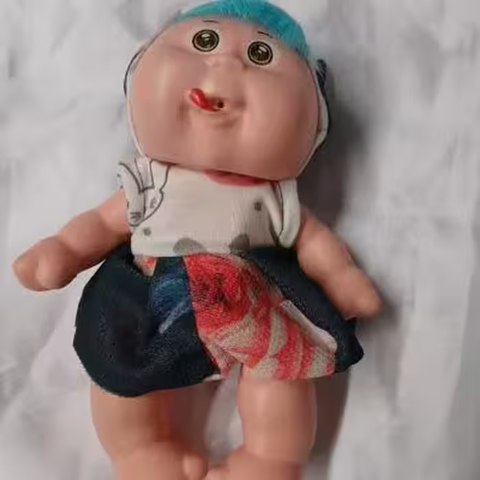 عروسک قد 22 سانت دست و پا پیچش دارد
