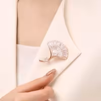 گل سینه نقره زنانه طرح برگ مدل OE Y1 R