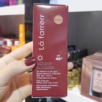 کرم ضدآفتاب و ضدلک رنگی لافارر  رنگ برنز spf 40 مناسب پوست خشک و معمولی 40 میل 